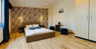 Хостелы Byzanthin Hostel Бухарест Двухместный номер с 1 кроватью или 2 отдельными кроватями-1