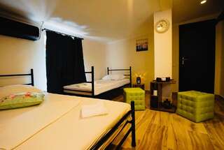 Хостелы Byzanthin Hostel Бухарест Трехместный номер-3
