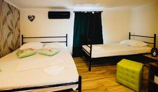 Хостелы Byzanthin Hostel Бухарест Трехместный номер-5
