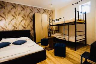 Хостелы Byzanthin Hostel Бухарест Трехместный номер-7