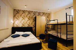 Хостелы Byzanthin Hostel Бухарест Трехместный номер-9