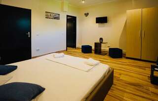 Хостелы Byzanthin Hostel Бухарест Двухместный номер с 1 кроватью или 2 отдельными кроватями-6